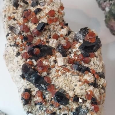 Garnet, Tourmaline, Quartz and More (GB-BBL)