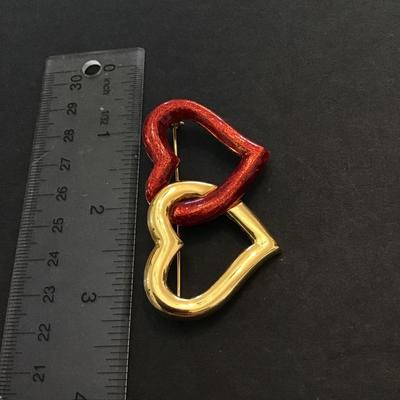 Casual Corner heart brooch pin