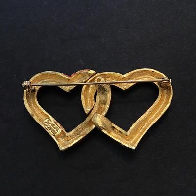 Casual Corner heart brooch pin