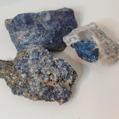 Vivianite w/ Mixed Rough Stones (GB-BBL)