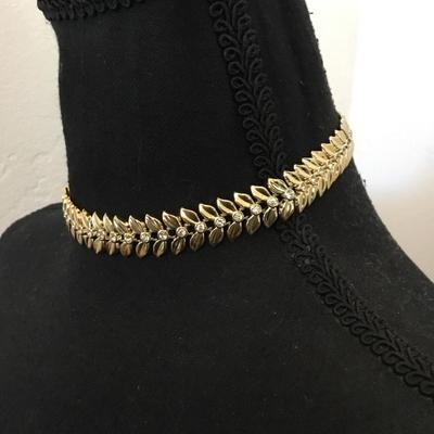 Cool vintage Gold tone, rhinestone leaf choker necklace