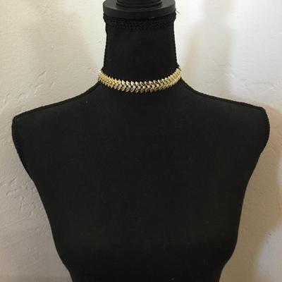 Cool vintage Gold tone, rhinestone leaf choker necklace