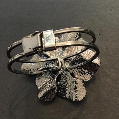 Large gunmetal gray flower clamp bracelet