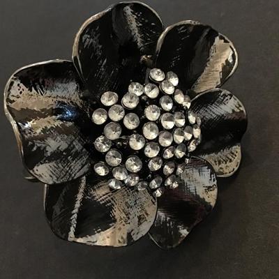 Large gunmetal gray flower clamp bracelet