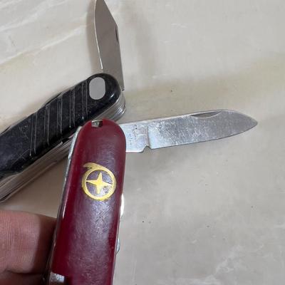 2 Swiss Army Knives WEGNER & China knockoff