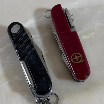 2 Swiss Army Knives WEGNER & China knockoff
