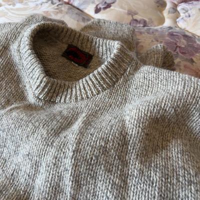 Lot 1 (9) Men's Sweaters Some Wool Some Acrylic 