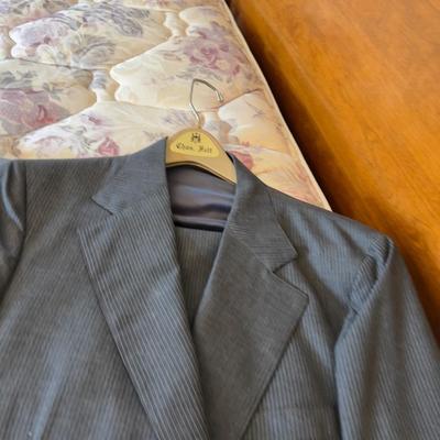 (5) Tailored Men's Suites Charcoal to Light Gray 