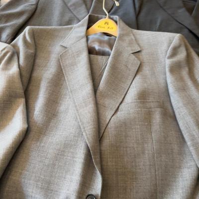 (5) Tailored Men's Suites Charcoal to Light Gray 