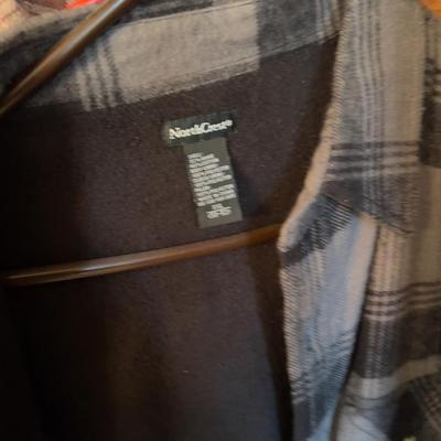 LOT 2 - 14 Men's Flannel and Denim Shirts 
