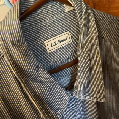 LOT 2 - 14 Men's Flannel and Denim Shirts 