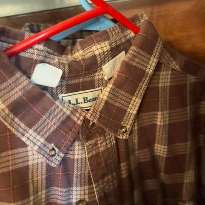 LOT 2 - 14 Men's Flannel and Denim Shirts 