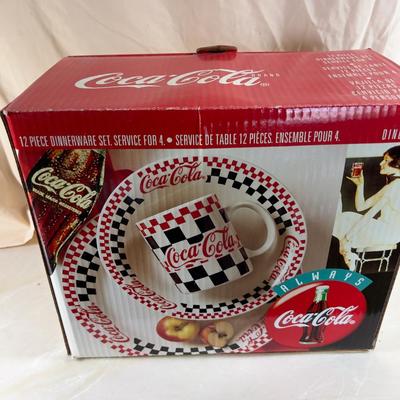 12 Piece Coca-Cola Dinnerwear Set 