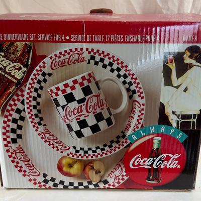 12 Piece Coca-Cola Dinnerwear Set 