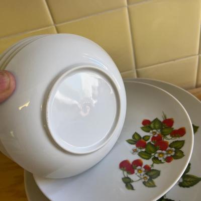 Set of Strawberry Dishes - Darling!! 