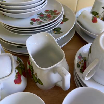 Set of Strawberry Dishes - Darling!! 