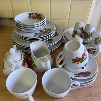 Set of Strawberry Dishes - Darling!! 