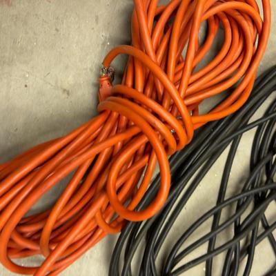 2 Electrical cords 