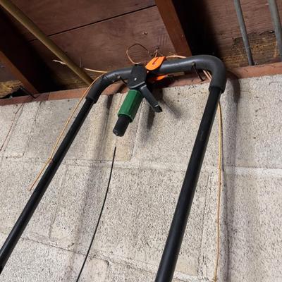 Fertilizer Spreader - (garage)