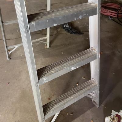 6 Foot Aluminum Step Ladder. - (garage)