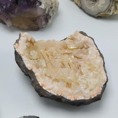 Stilbite, Fluorite, Calcite & More (GB-BBL)