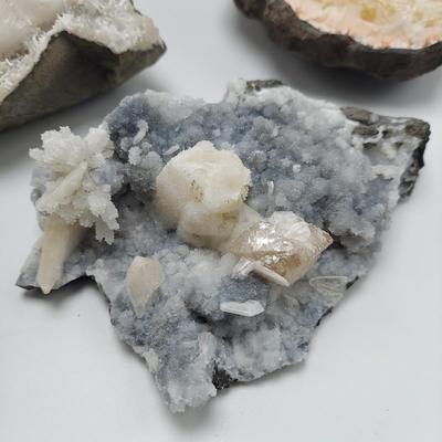Stilbite, Fluorite, Calcite & More (GB-BBL)