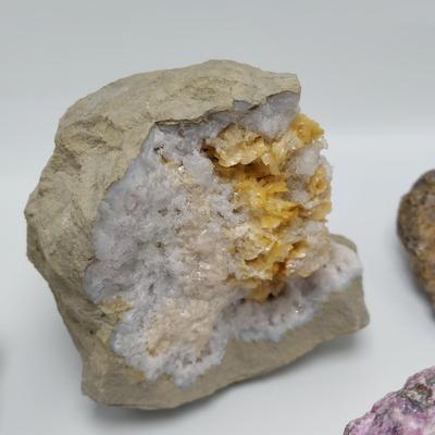 Cavansite, Heulandite, Fluorite & More (GB-BBL)