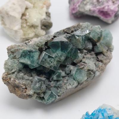Cavansite, Heulandite, Fluorite & More (GB-BBL)