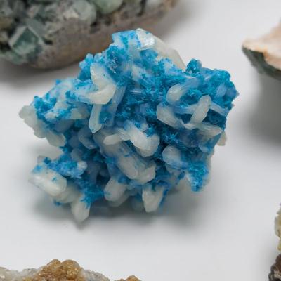 Cavansite, Heulandite, Fluorite & More (GB-BBL)