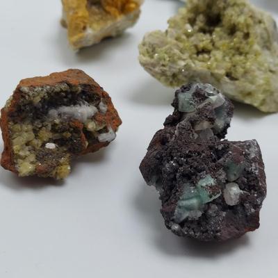 Cavansite, Heulandite, Fluorite & More (GB-BBL)