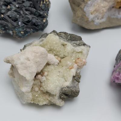 Cavansite, Heulandite, Fluorite & More (GB-BBL)