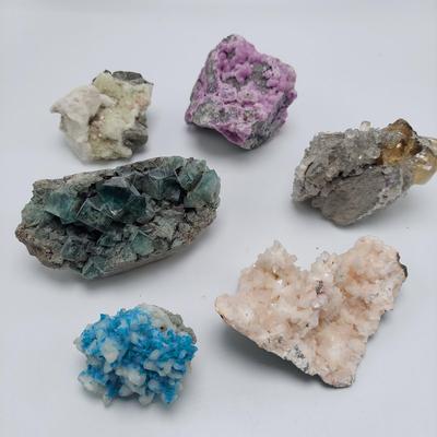 Cavansite, Heulandite, Fluorite & More (GB-BBL)