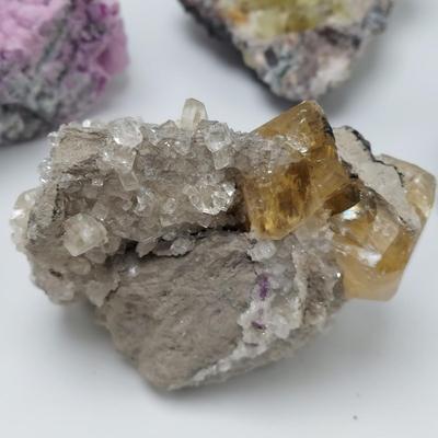 Cavansite, Heulandite, Fluorite & More (GB-BBL)