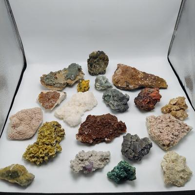 Vanadite, Fluorapatite, Wavelite & More (GB-BBL)