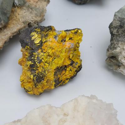 Vanadite, Fluorapatite, Wavelite & More (GB-BBL)