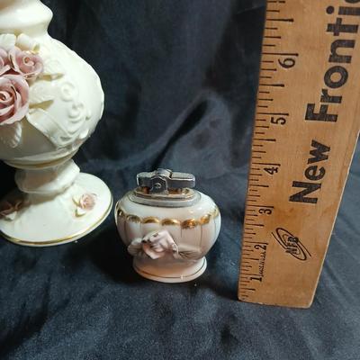 Hand Painted Gold Gilded Table Lighter 1940s Japan with two porcelain vases