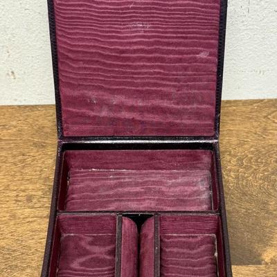Sale Photo Thumbnail #502: Hinged lid with snap latch closure. Lined inside.  Good condition.