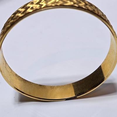 Thick gold toned necklace chain with several gold toned earrings and a bangle bracelet