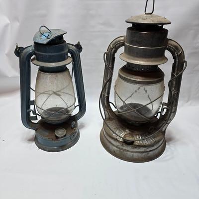 Kerosene Lanterns - Dietz USA New York No 2 - damaged bent top Made in China Blue with glass globes