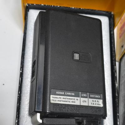 New old stock Kodak Instamatic camera 104 with Kodak Ektron electronic flash unit - Leather case