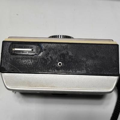 New old stock Kodak Instamatic camera 104 with Kodak Ektron electronic flash unit - Leather case