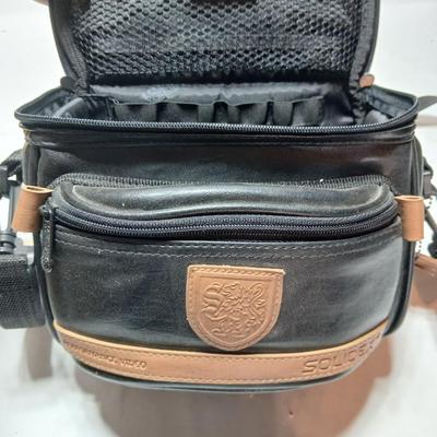 New old stock Kodak Instamatic camera 104 with Kodak Ektron electronic flash unit - Leather case