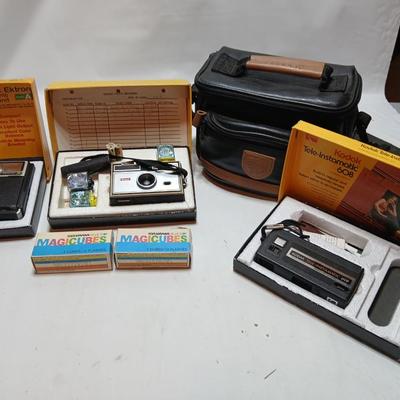 New old stock Kodak Instamatic camera 104 with Kodak Ektron electronic flash unit - Leather case