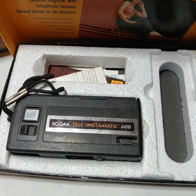 New old stock Kodak Instamatic camera 104 with Kodak Ektron electronic flash unit - Leather case