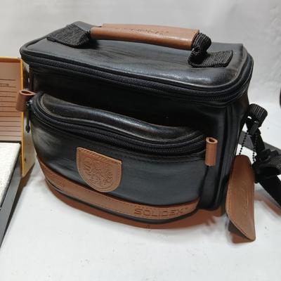 New old stock Kodak Instamatic camera 104 with Kodak Ektron electronic flash unit - Leather case