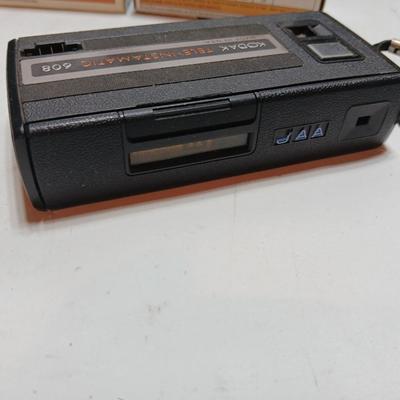 New old stock Kodak Instamatic camera 104 with Kodak Ektron electronic flash unit - Leather case