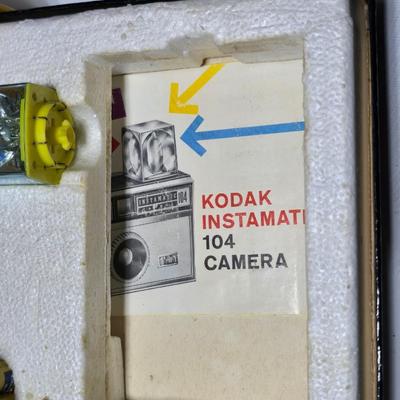 New old stock Kodak Instamatic camera 104 with Kodak Ektron electronic flash unit - Leather case