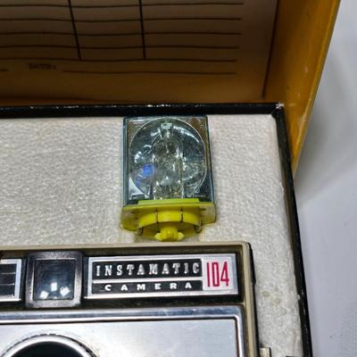 New old stock Kodak Instamatic camera 104 with Kodak Ektron electronic flash unit - Leather case