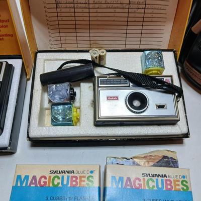 New old stock Kodak Instamatic camera 104 with Kodak Ektron electronic flash unit - Leather case