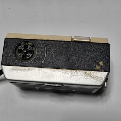 New old stock Kodak Instamatic camera 104 with Kodak Ektron electronic flash unit - Leather case